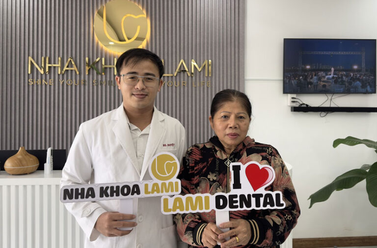 khach-hang-trong-rang-Implant-tai-nha-khoa-lami